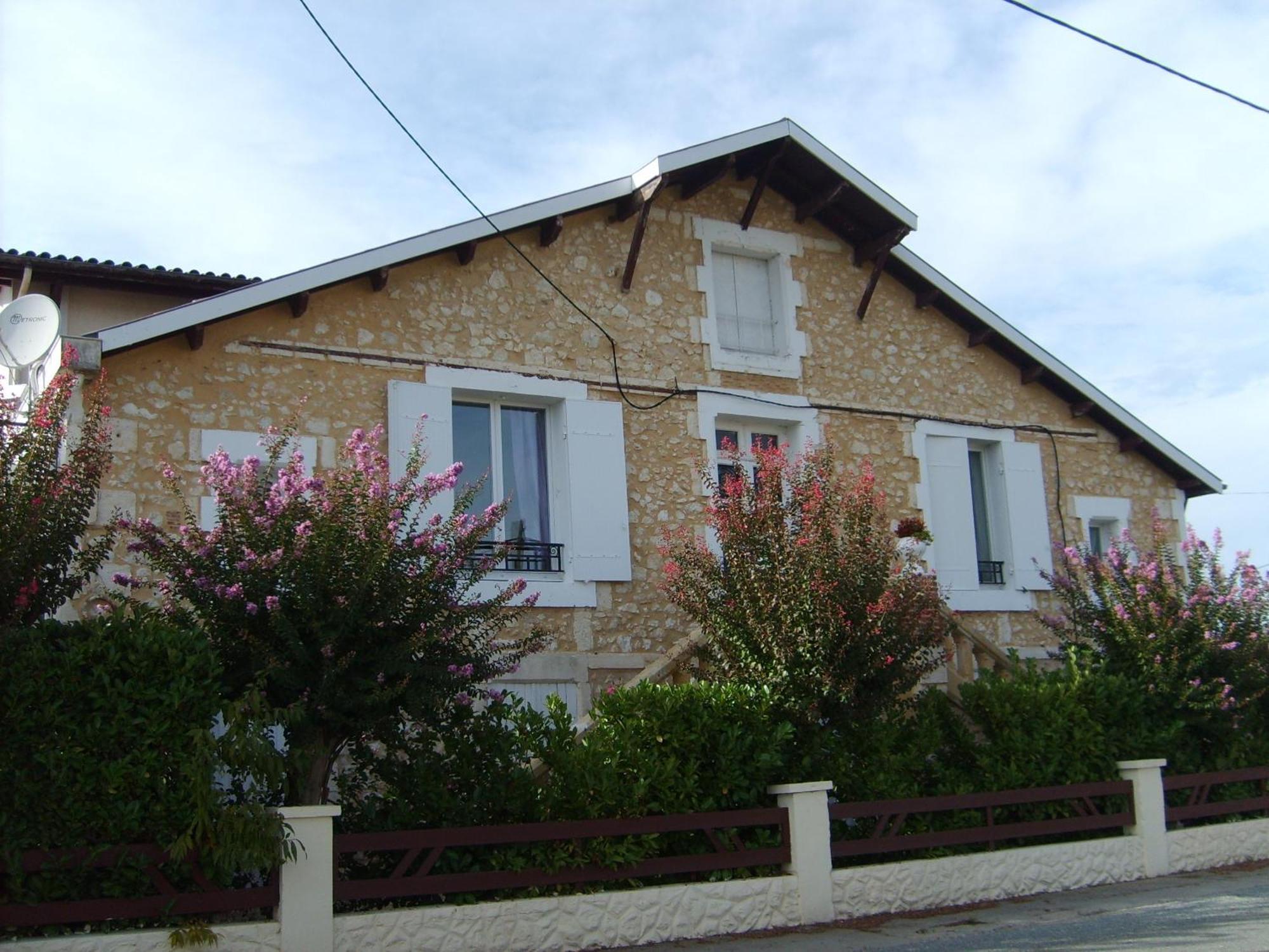 Le Chalet Des Vignes Bed & Breakfast Monbazillac Exterior photo